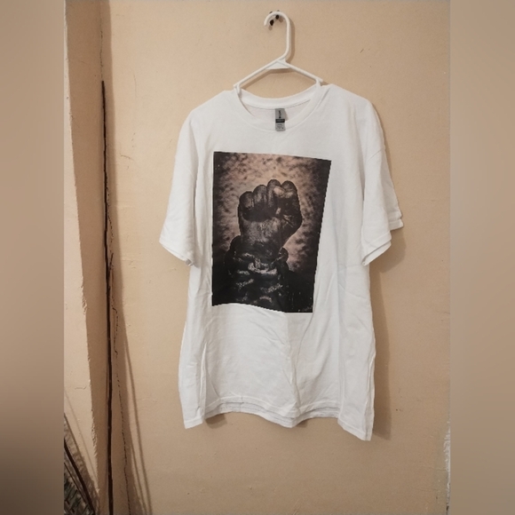 Guildan unisex white black fist in chains size XL - Picture 1 of 5